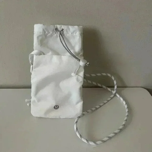 Lululemon Athletica Play  Forward Crossbody Pouch - Picture 3 of 7